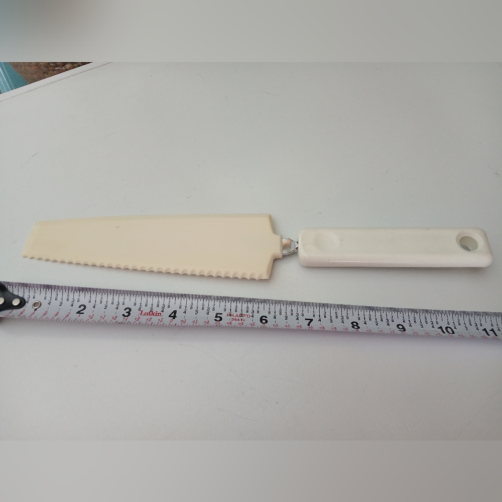 Rare Vintage Ekco White Serrated Plastic Knife Spreader White Handle Made in USA